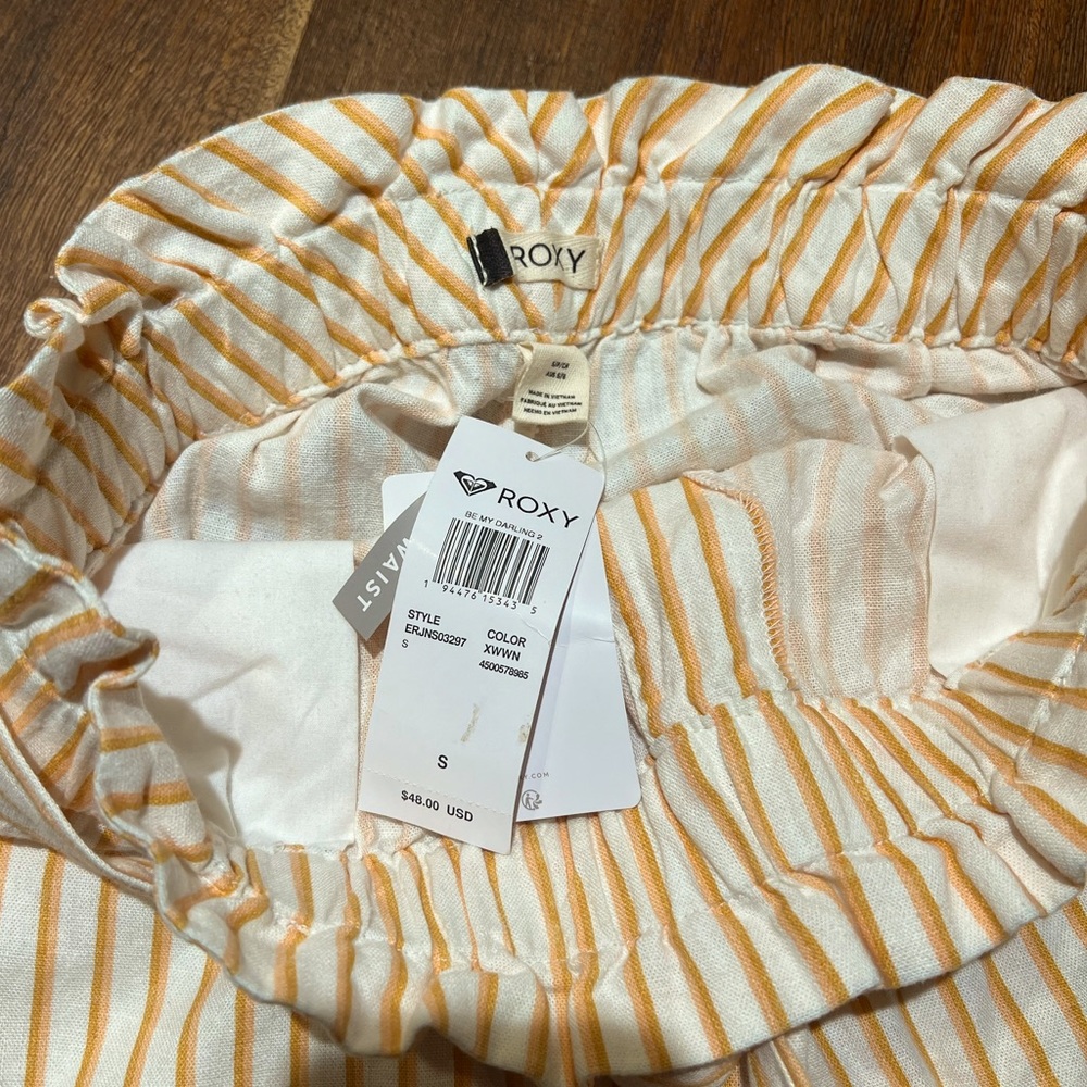 New Roxy shorts - Picture 3 of 3